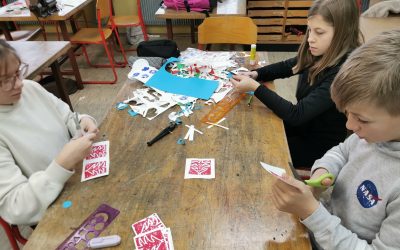 Božična dekoracija šole – tehniški dan v 6. razredu